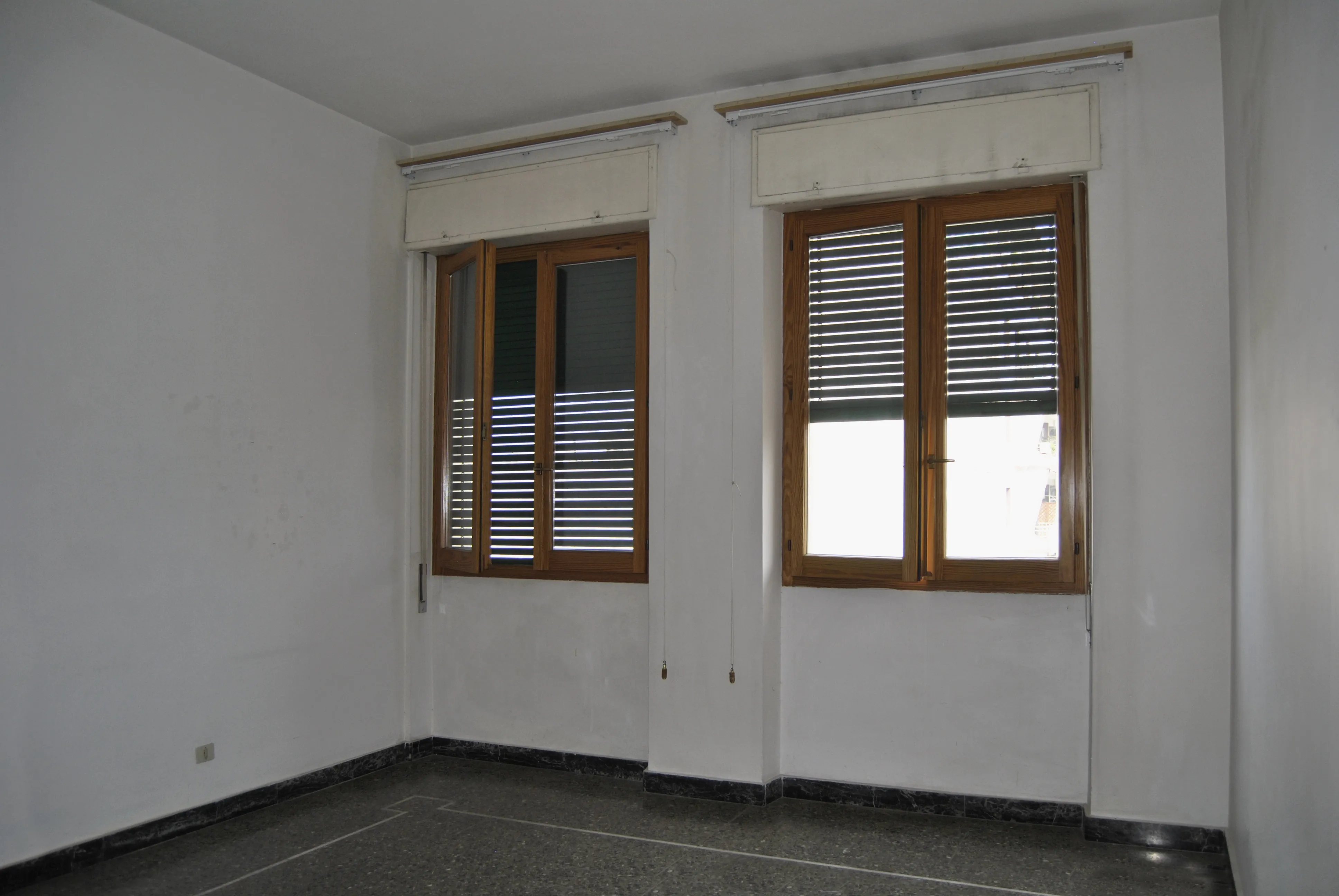 Camera studio di White House a Cagliari, prima dell'intervento